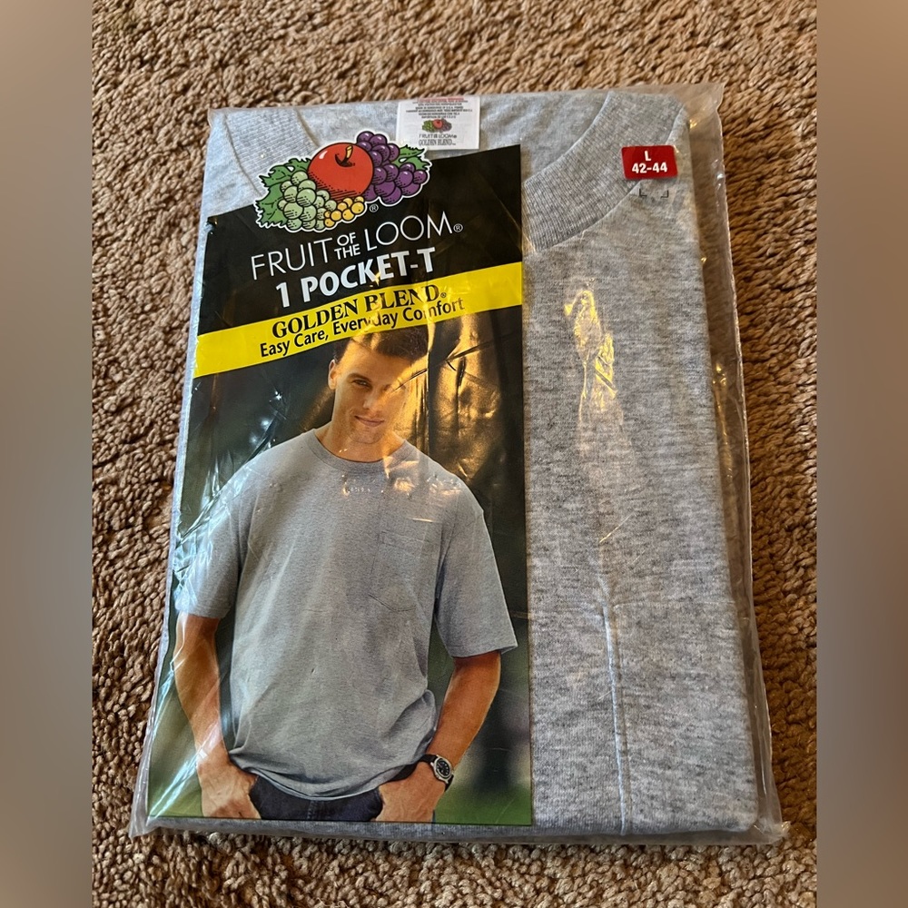 NWT - Vintage Fruit of the Loom 1 Pocket Golden Blend T-Shirt Men's Size L 42-44